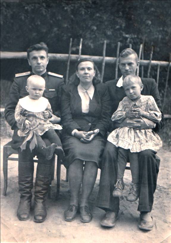 Семейное фото Масленниковых (1954 г.)