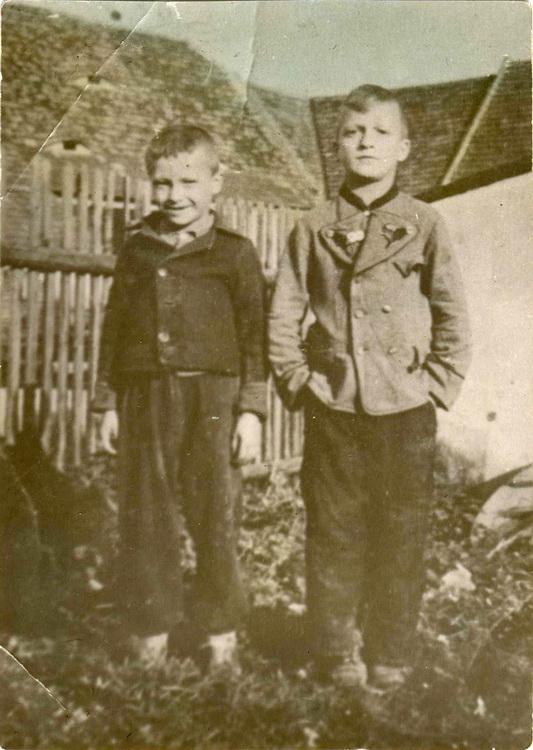 Жогло В. и Жогло И. 1944