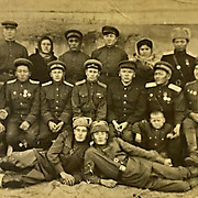 Жубанкул в кругу  боевых товарищей